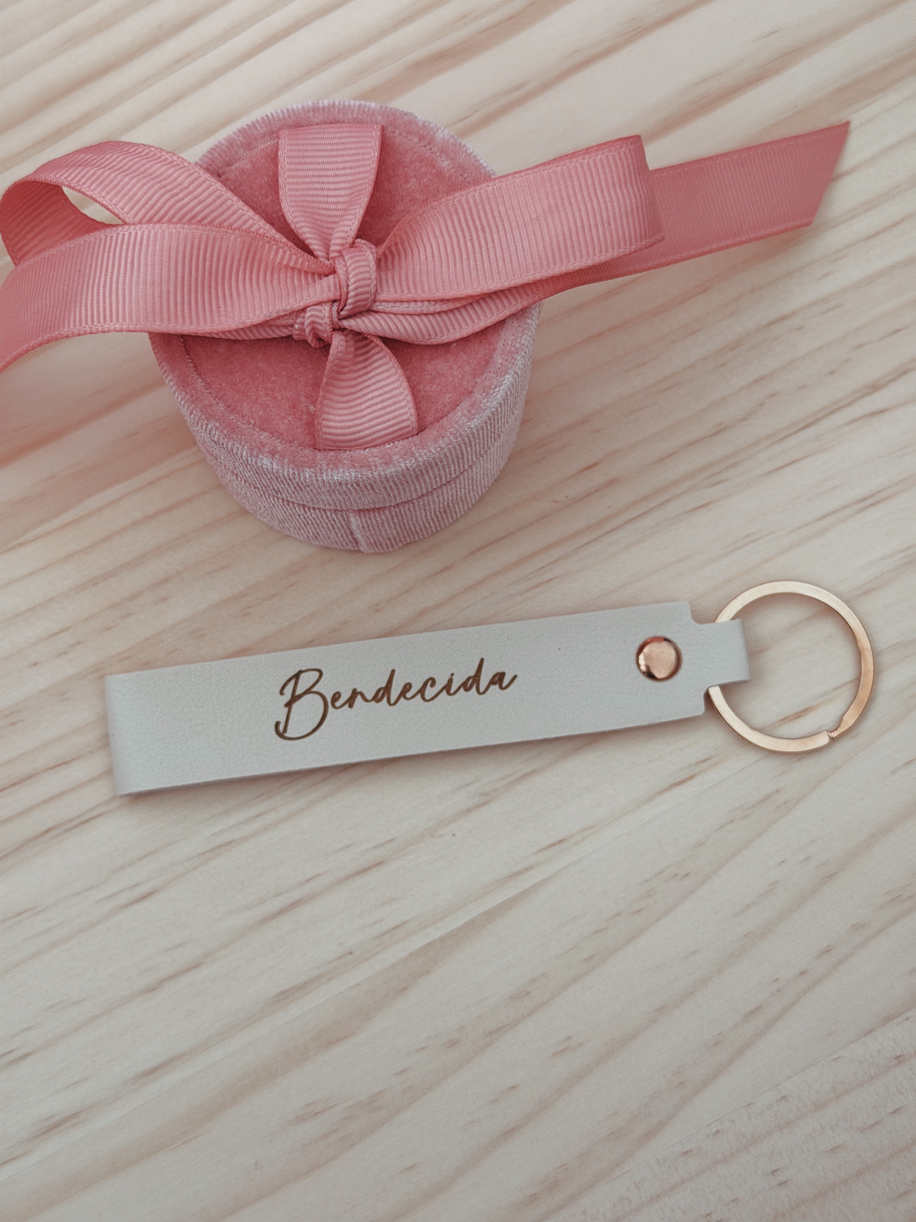 Llavero con frase “Bendecida”