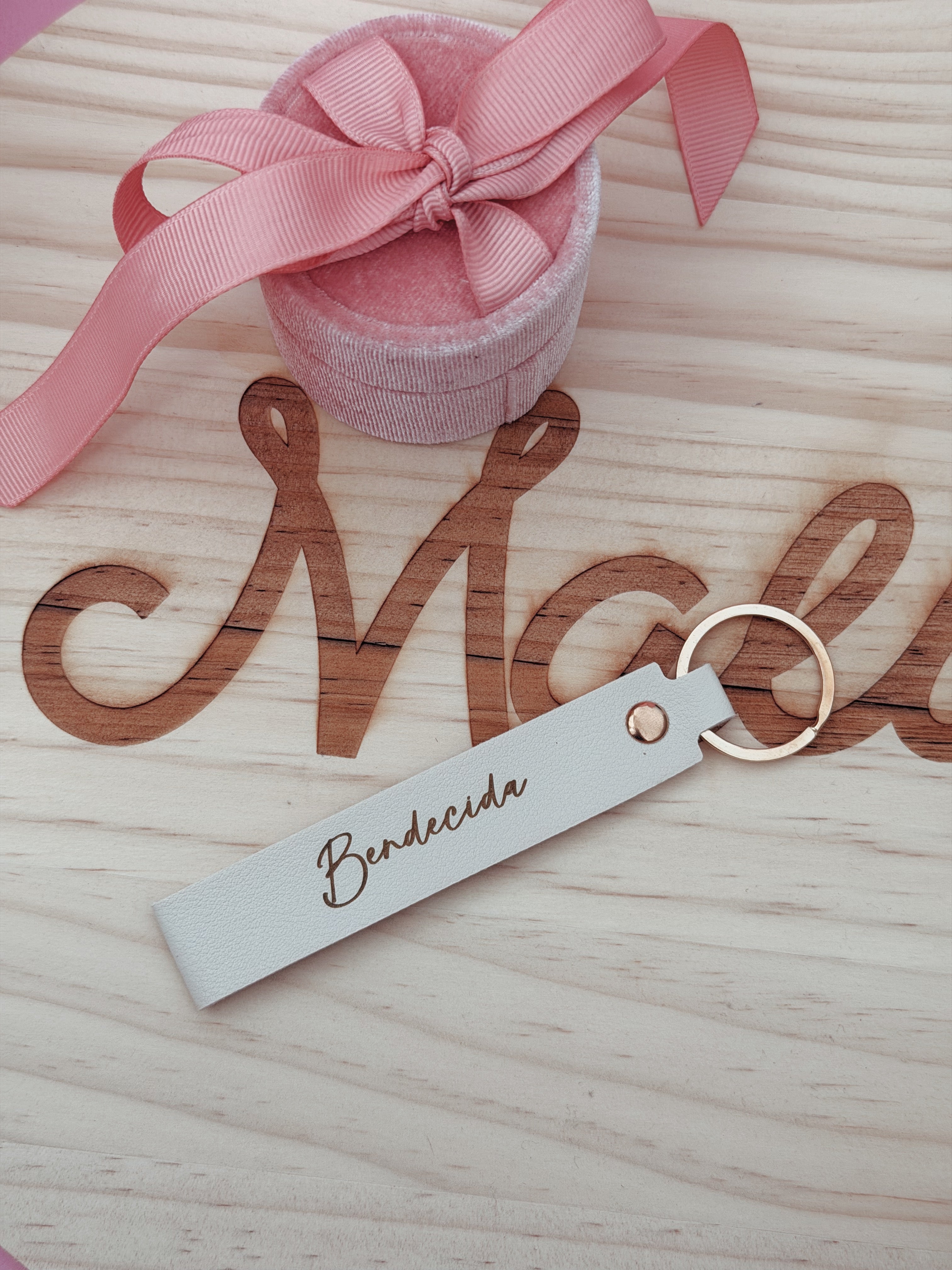 Llavero con frase “Bendecida”